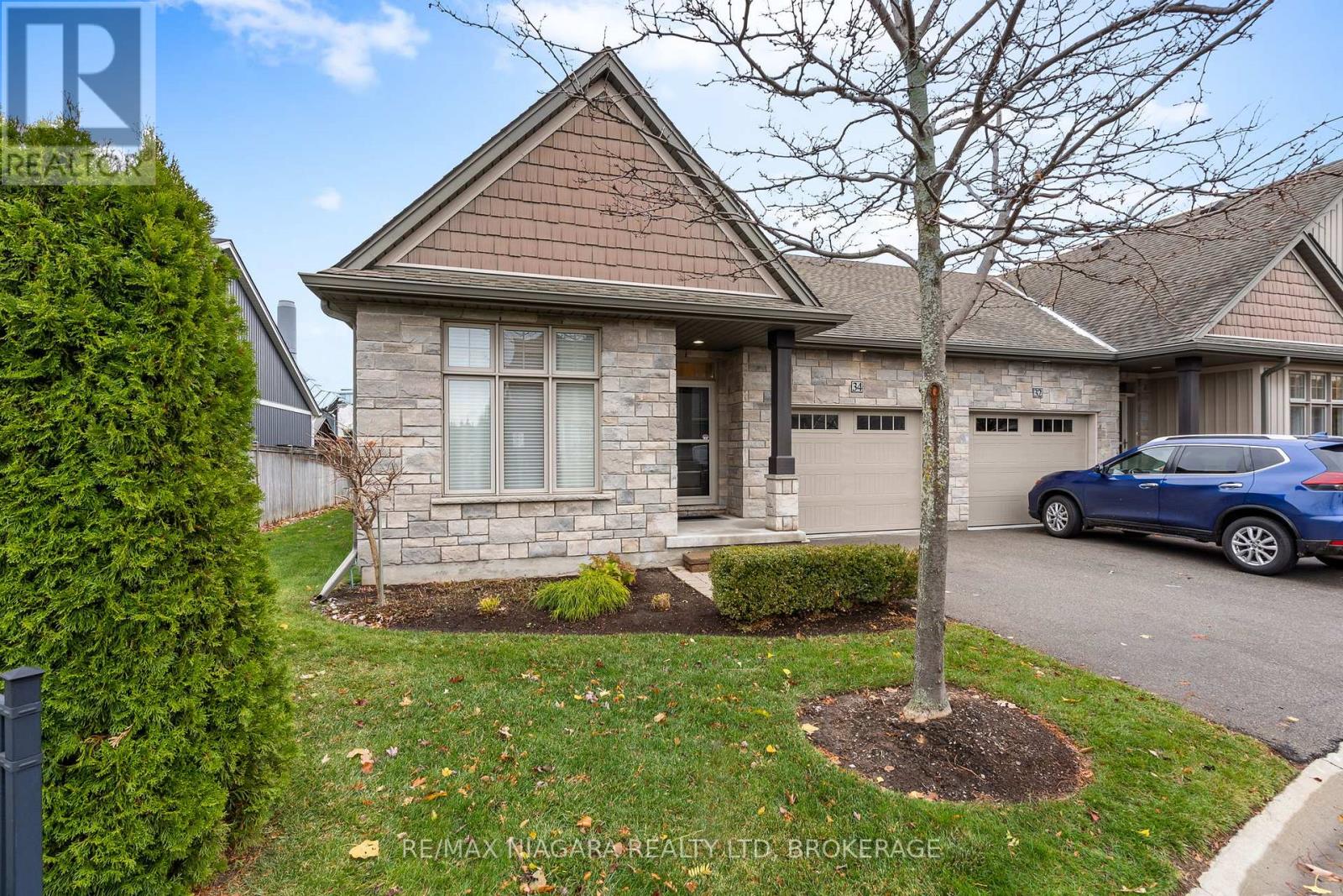 34 BLOSSOM COMMON, St. Catharines, Ontario