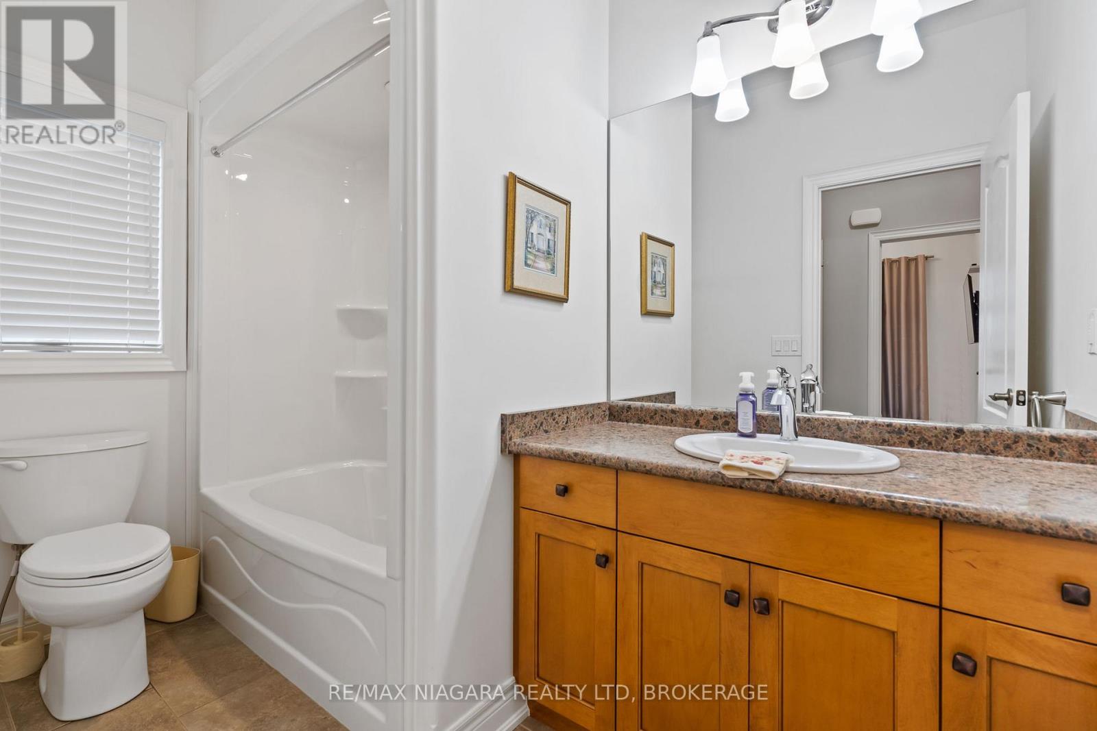 34 Blossom Common, St. Catharines, Ontario  L2M 0B3 - Photo 20 - X12351822