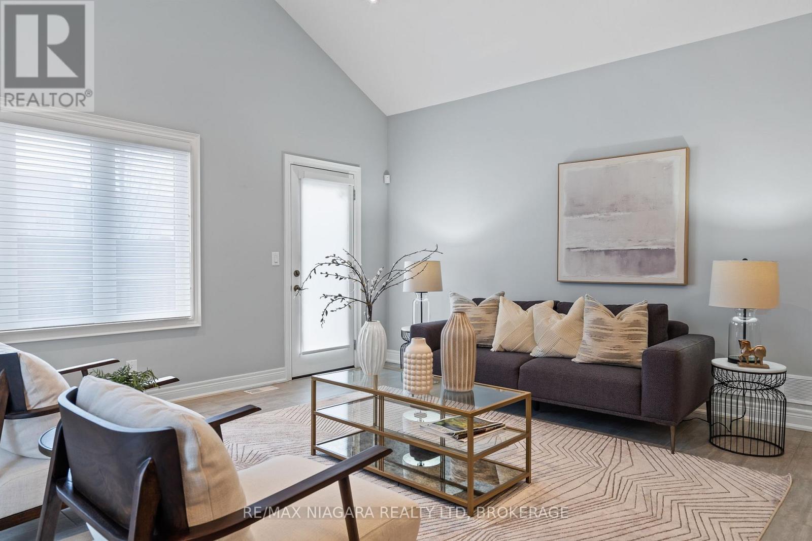 34 Blossom Common, St. Catharines, Ontario  L2M 0B3 - Photo 12 - X12351822