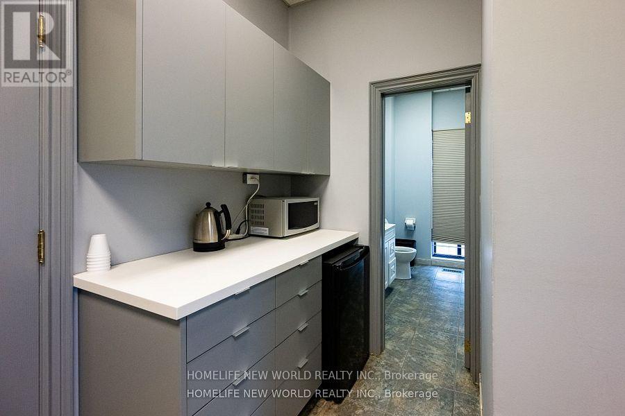 A - 15 Airview Road, Toronto, Ontario  M9W 4P1 - Photo 4 - W12544018