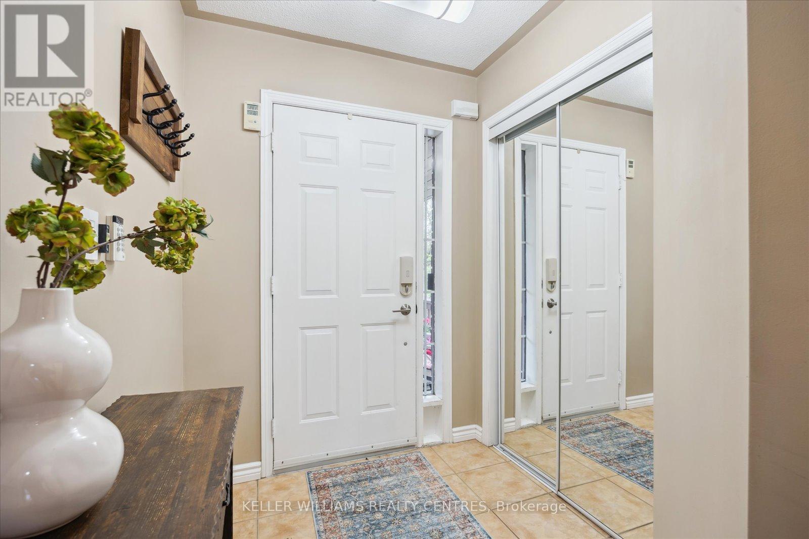 11 Snedden Avenue, Aurora, Ontario  L4G 7J6 - Photo 4 - N12541778