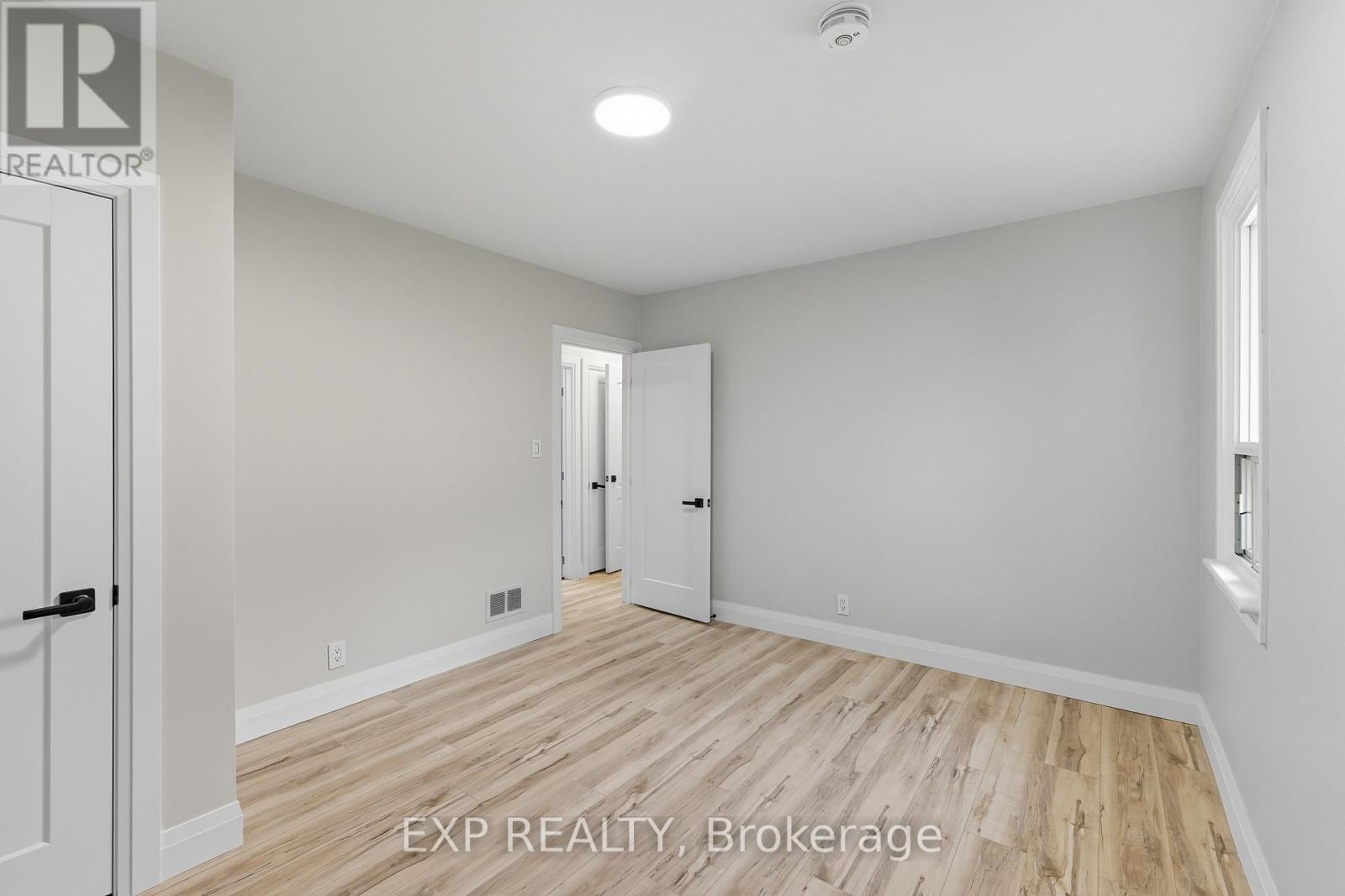 397 East 28th Street, Hamilton, Ontario  L8V 3J9 - Photo 12 - X12544060