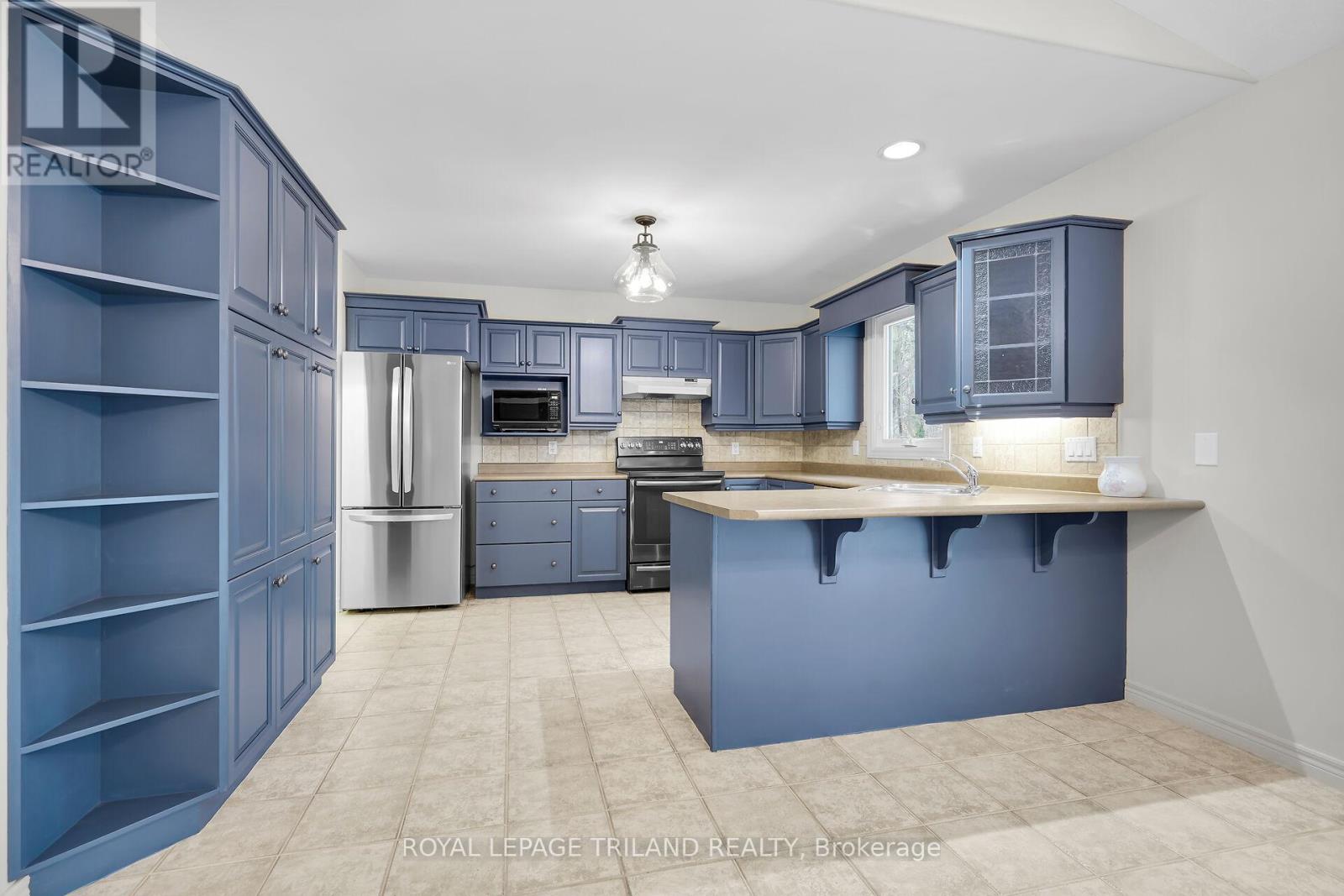 36 Thorman Terrace, St. Thomas, Ontario  N5P 4H9 - Photo 11 - X12544072