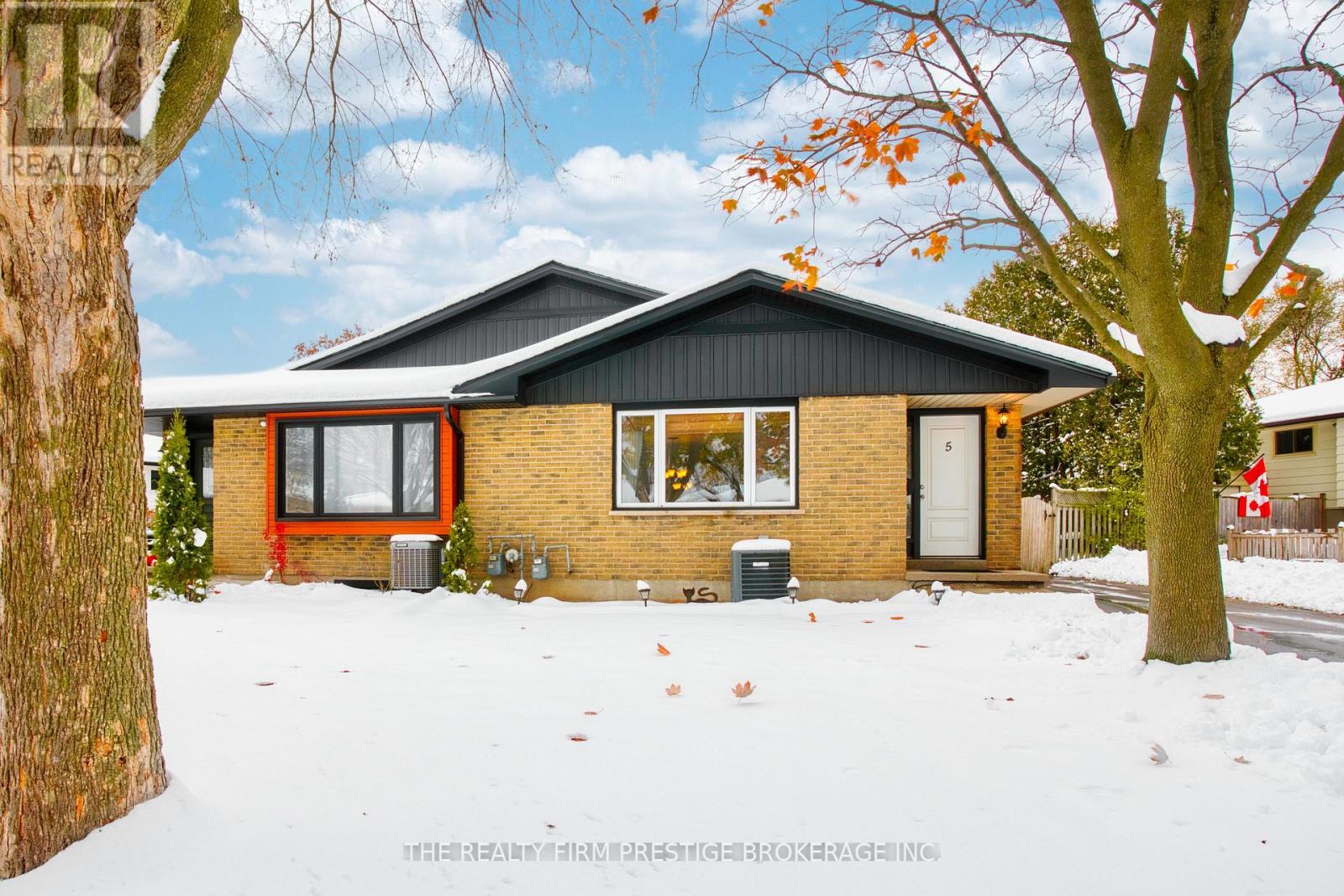 5 Sasha Crescent, London South, Ontario N6E 2M4 - Photo 2 - X12544082