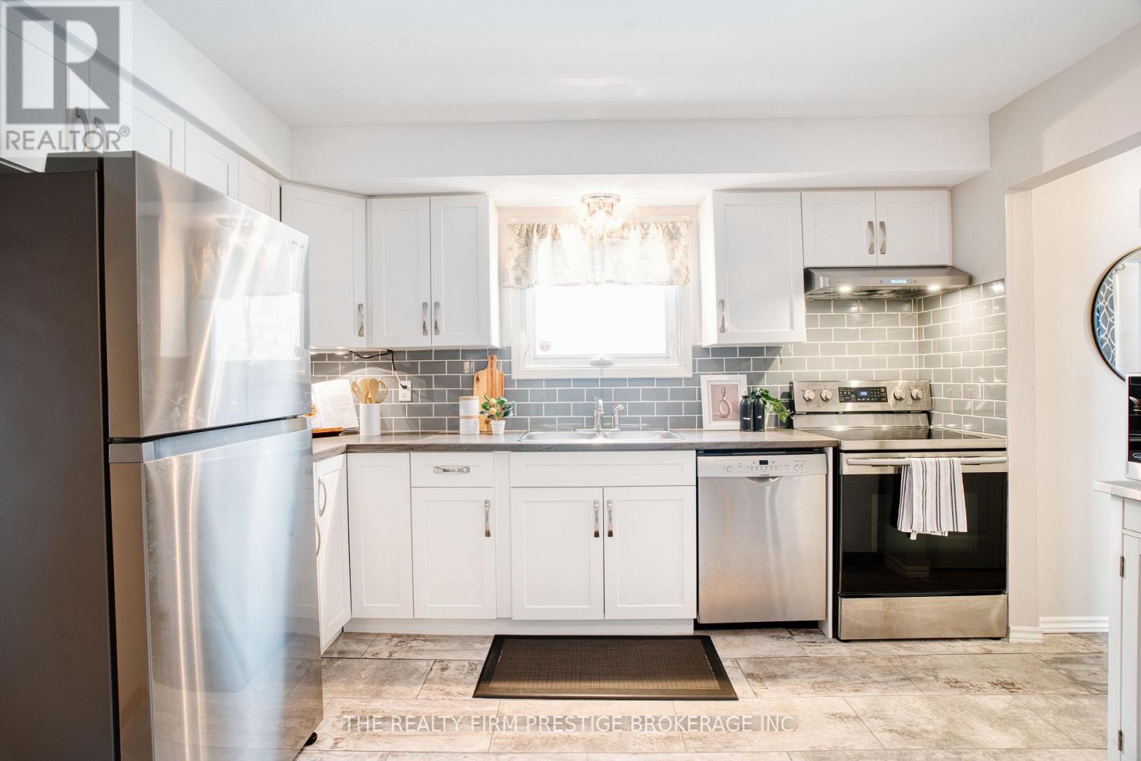 5 Sasha Crescent, London South, Ontario N6E 2M4 - Photo 27 - X12544082