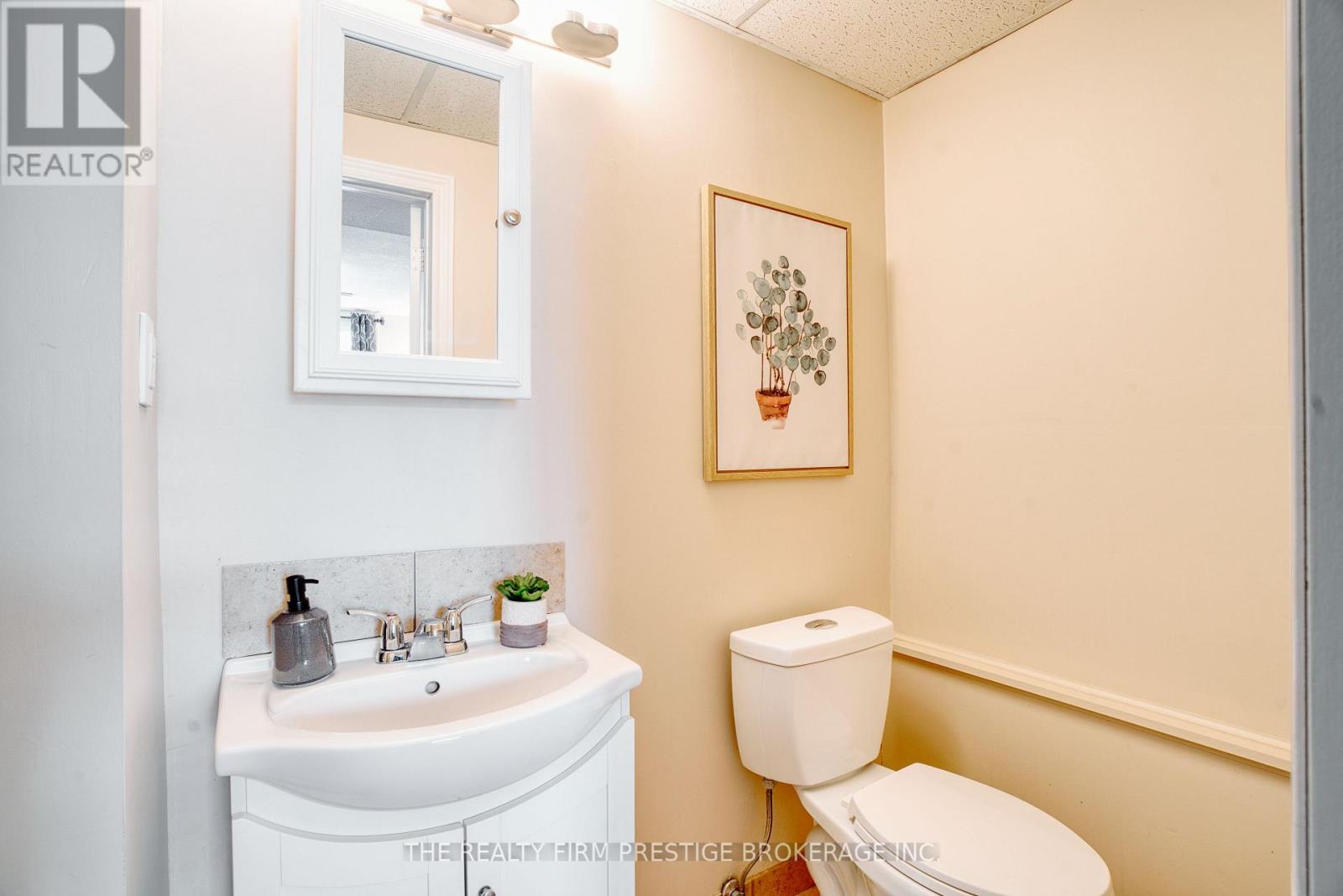 5 Sasha Crescent, London South, Ontario N6E 2M4 - Photo 34 - X12544082