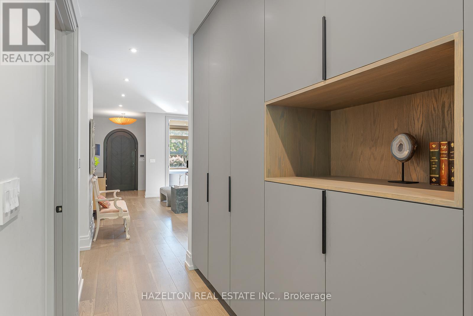 35 Worthington Crescent, Toronto, Ontario  M6S 3P5 - Photo 12 - W12428121