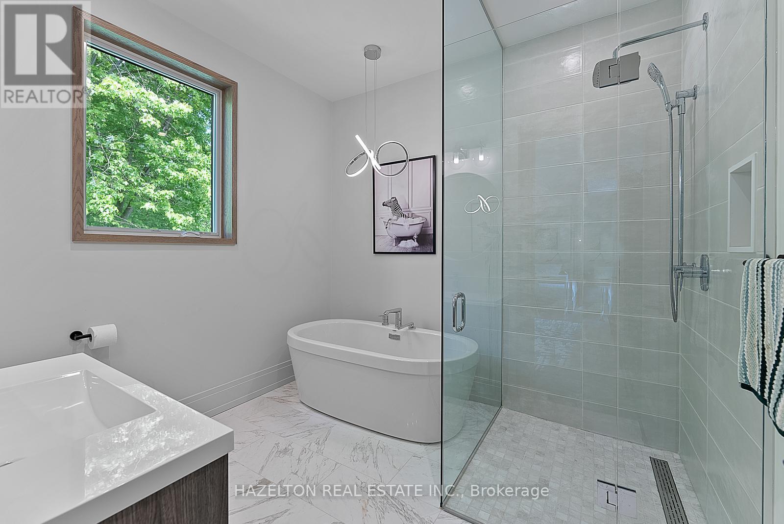 35 Worthington Crescent, Toronto, Ontario  M6S 3P5 - Photo 19 - W12428121