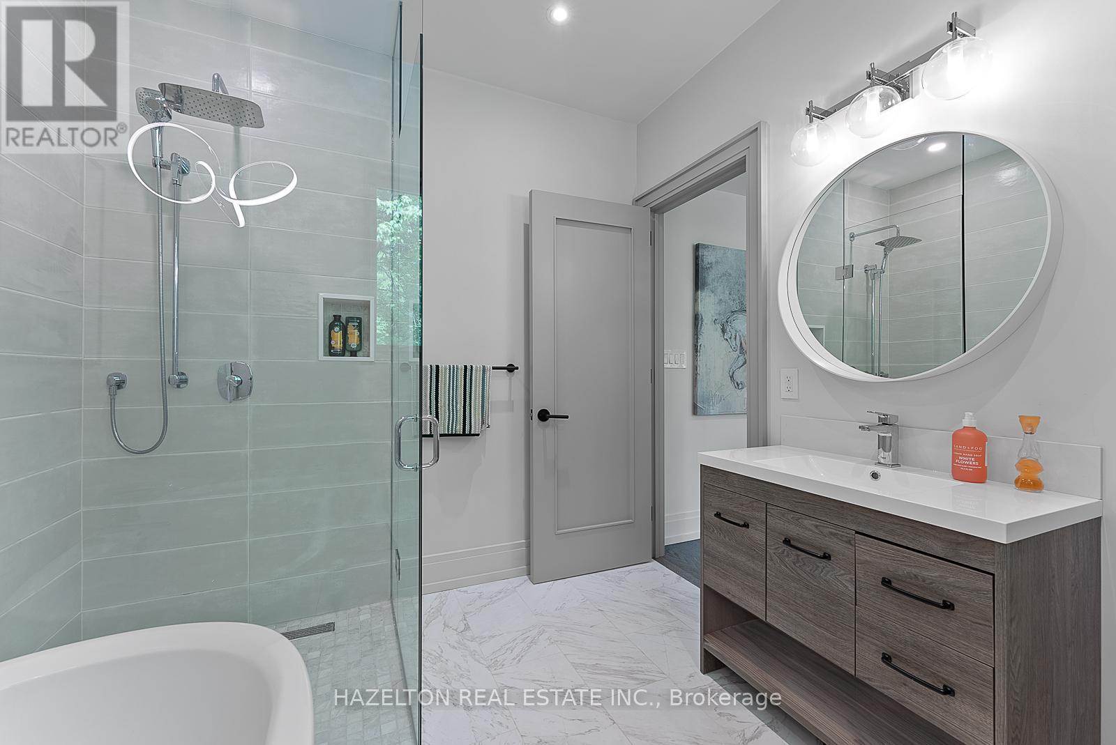 35 Worthington Crescent, Toronto, Ontario  M6S 3P5 - Photo 20 - W12428121