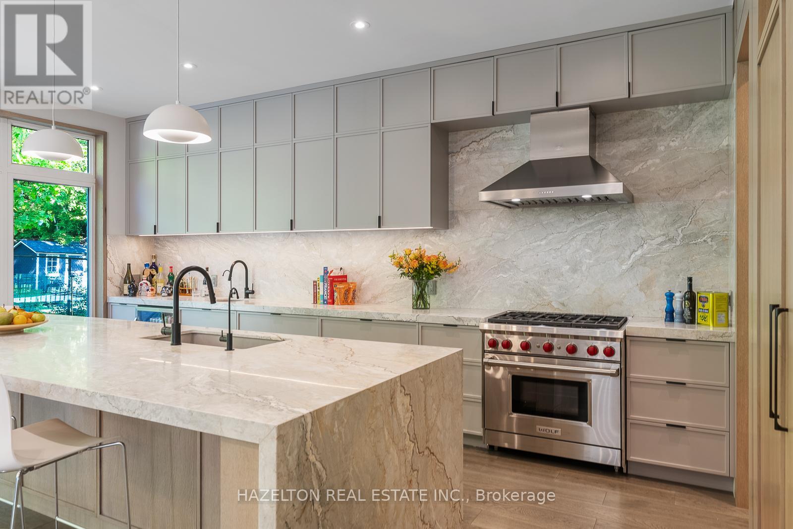 35 Worthington Crescent, Toronto, Ontario  M6S 3P5 - Photo 5 - W12428121