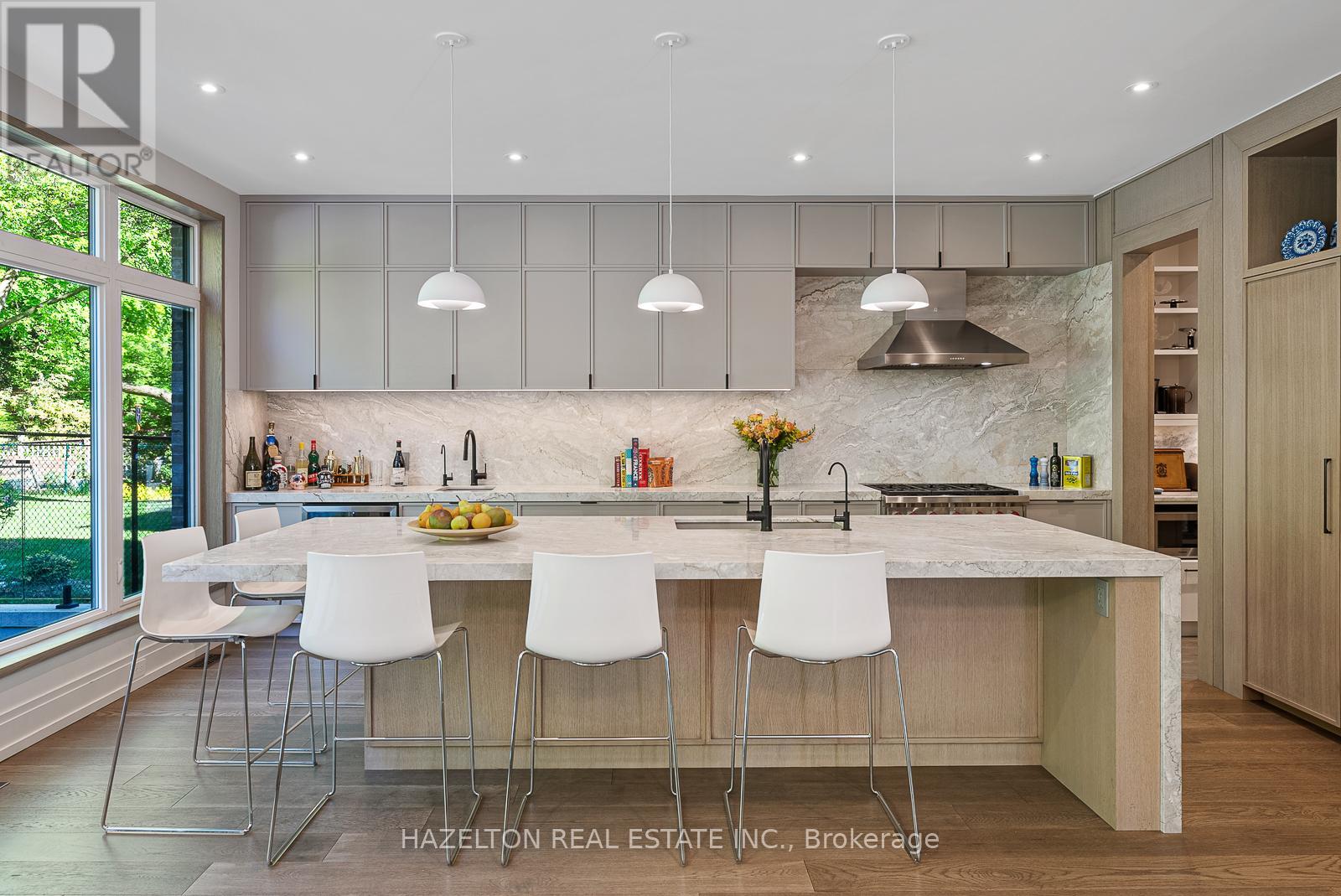 35 Worthington Crescent, Toronto, Ontario  M6S 3P5 - Photo 4 - W12428121