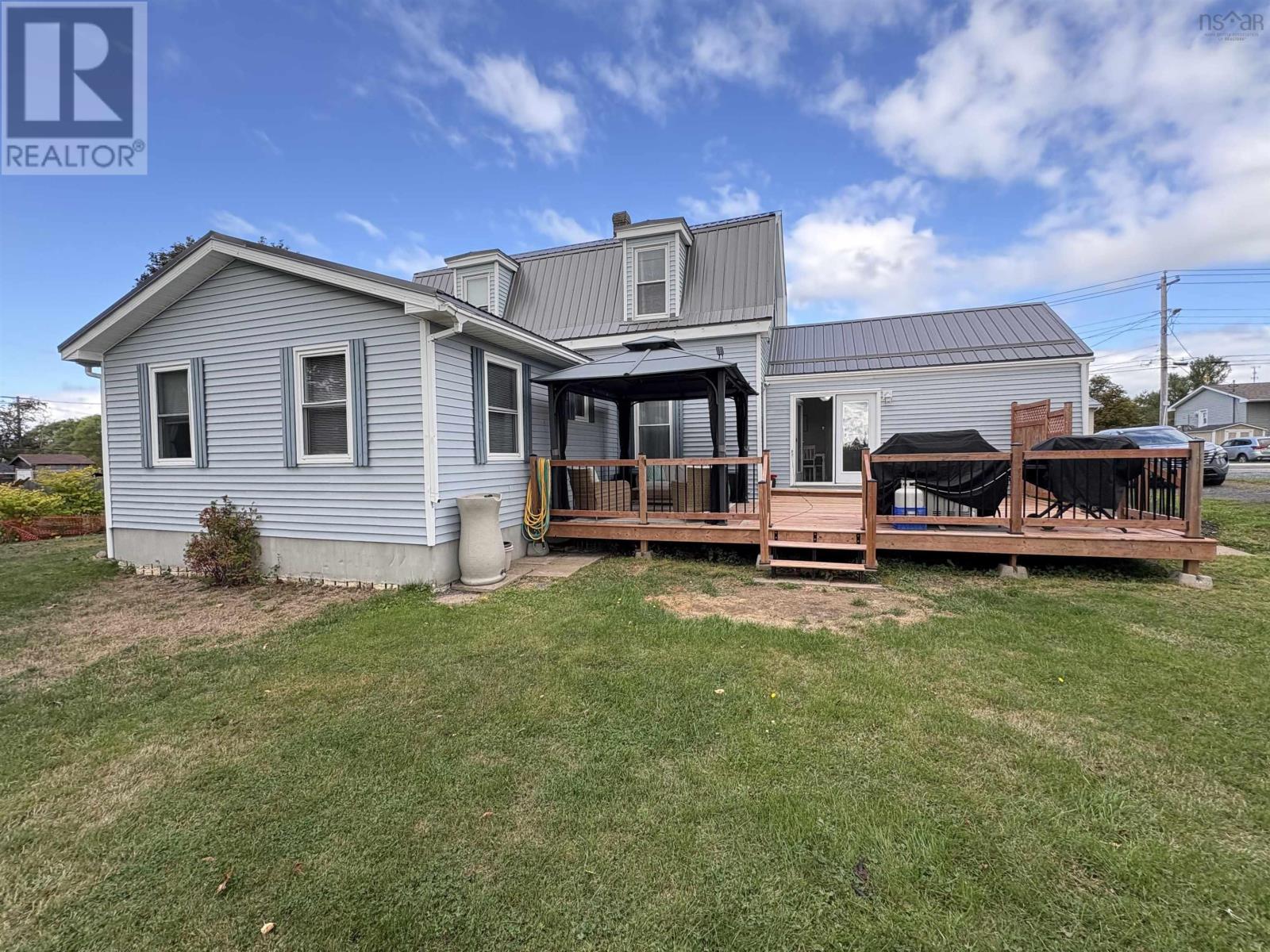 21 Oak Street, Pictou, Nova Scotia  B0K 1H0 - Photo 2 - 202524232