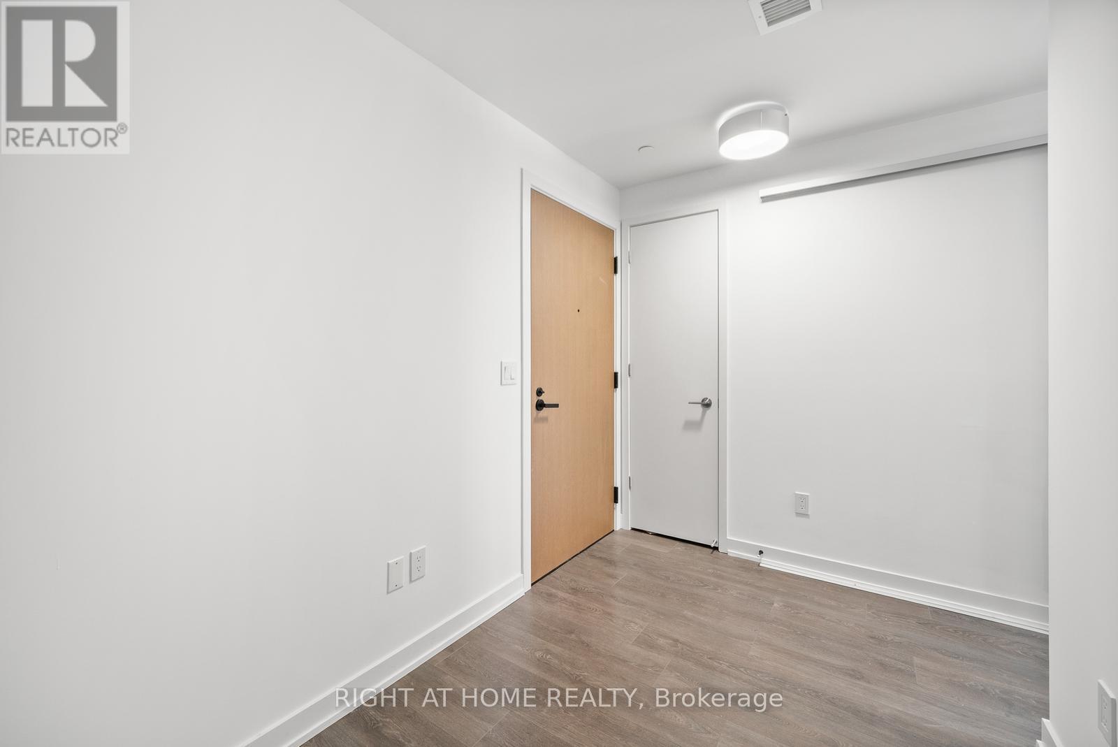 607 - 8 Tippett Road, Toronto, Ontario  M3H 0E7 - Photo 2 - C12544068