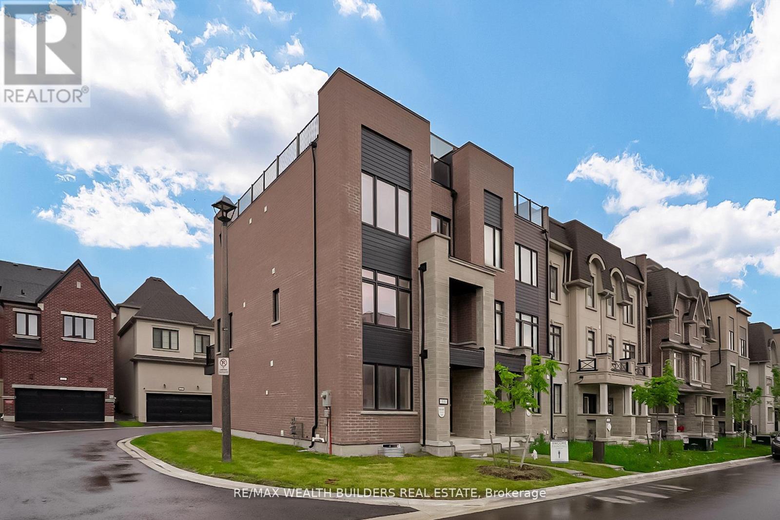 31 William Shearn Crescent, Markham, Ontario  L6C 3J3 - Photo 2 - N12544096