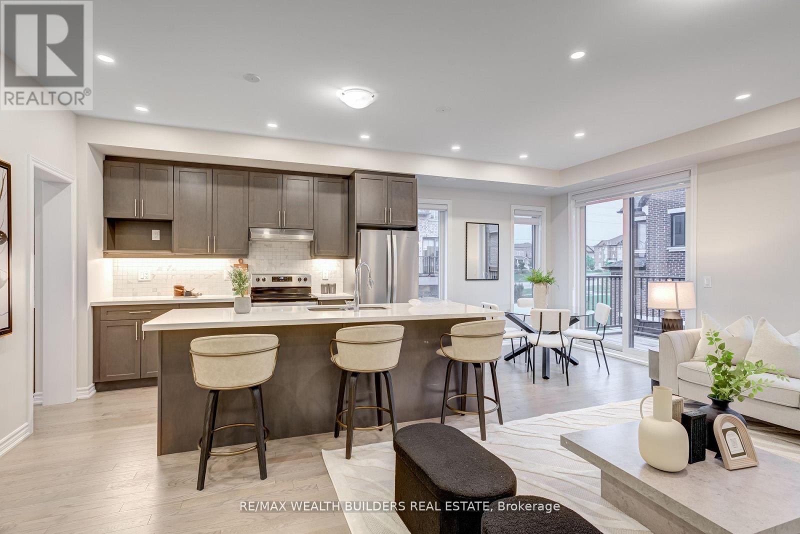 31 William Shearn Crescent, Markham, Ontario  L6C 3J3 - Photo 6 - N12544096