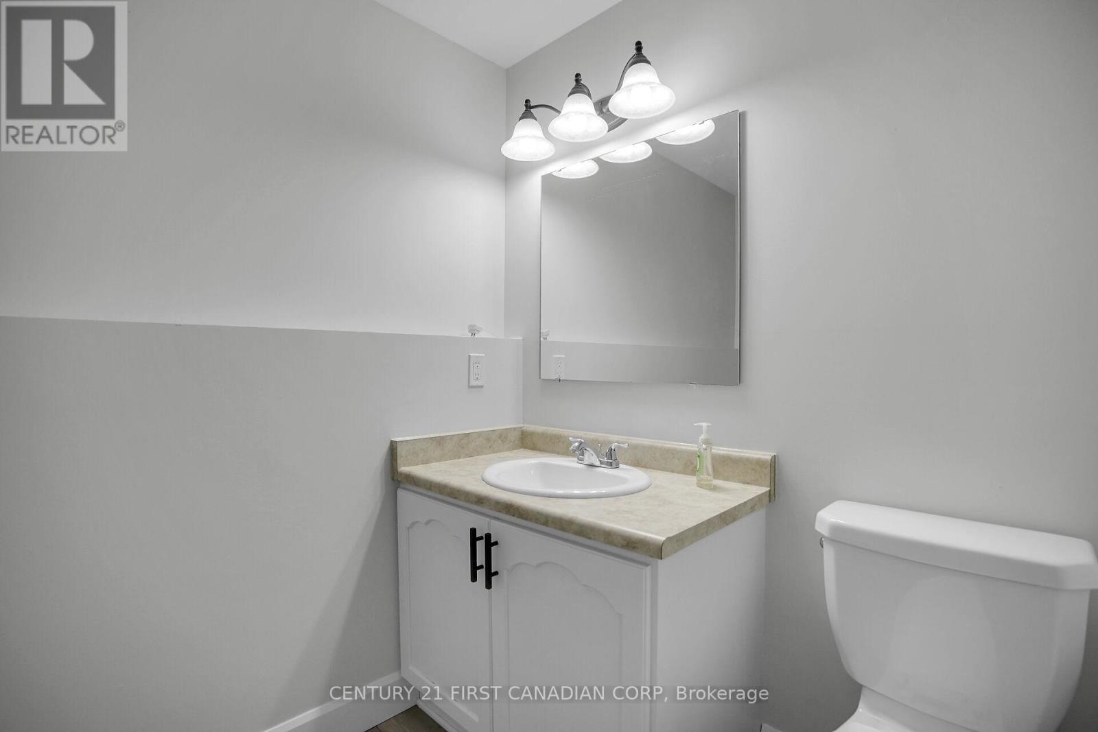 Photo 20 of 49 for 214 Portsmouth Crescent E