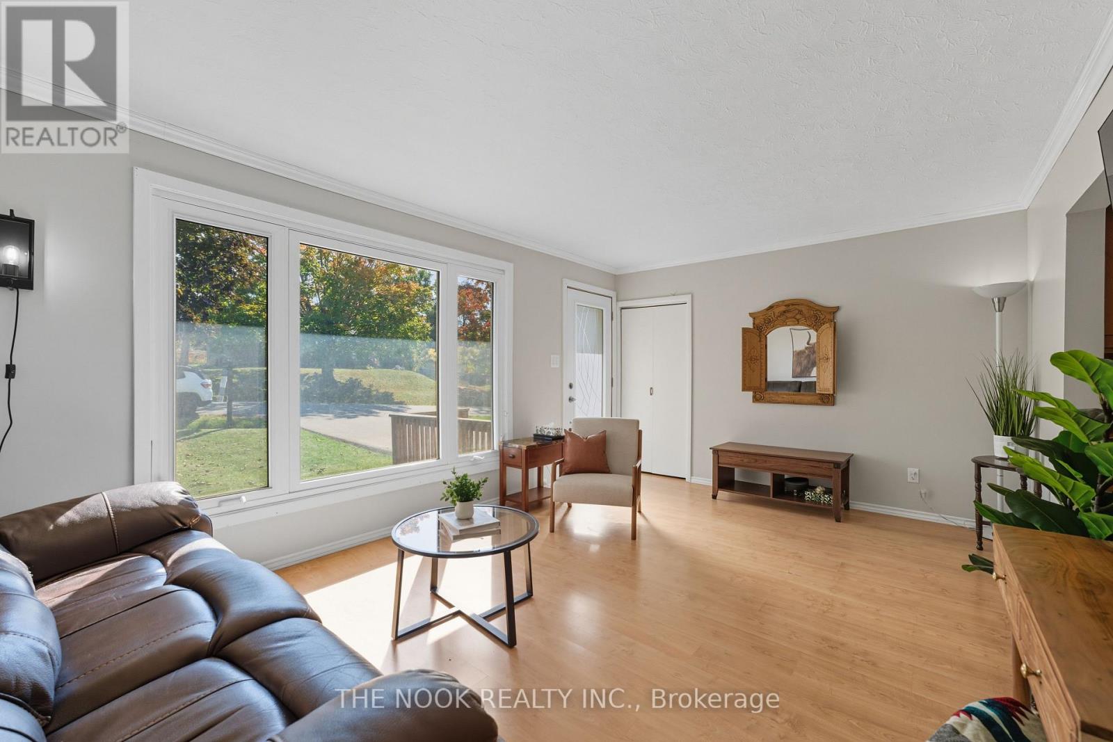 288 Collison Crescent, Peterborough, Ontario K9J 1A8 - Photo 3 - X12544112