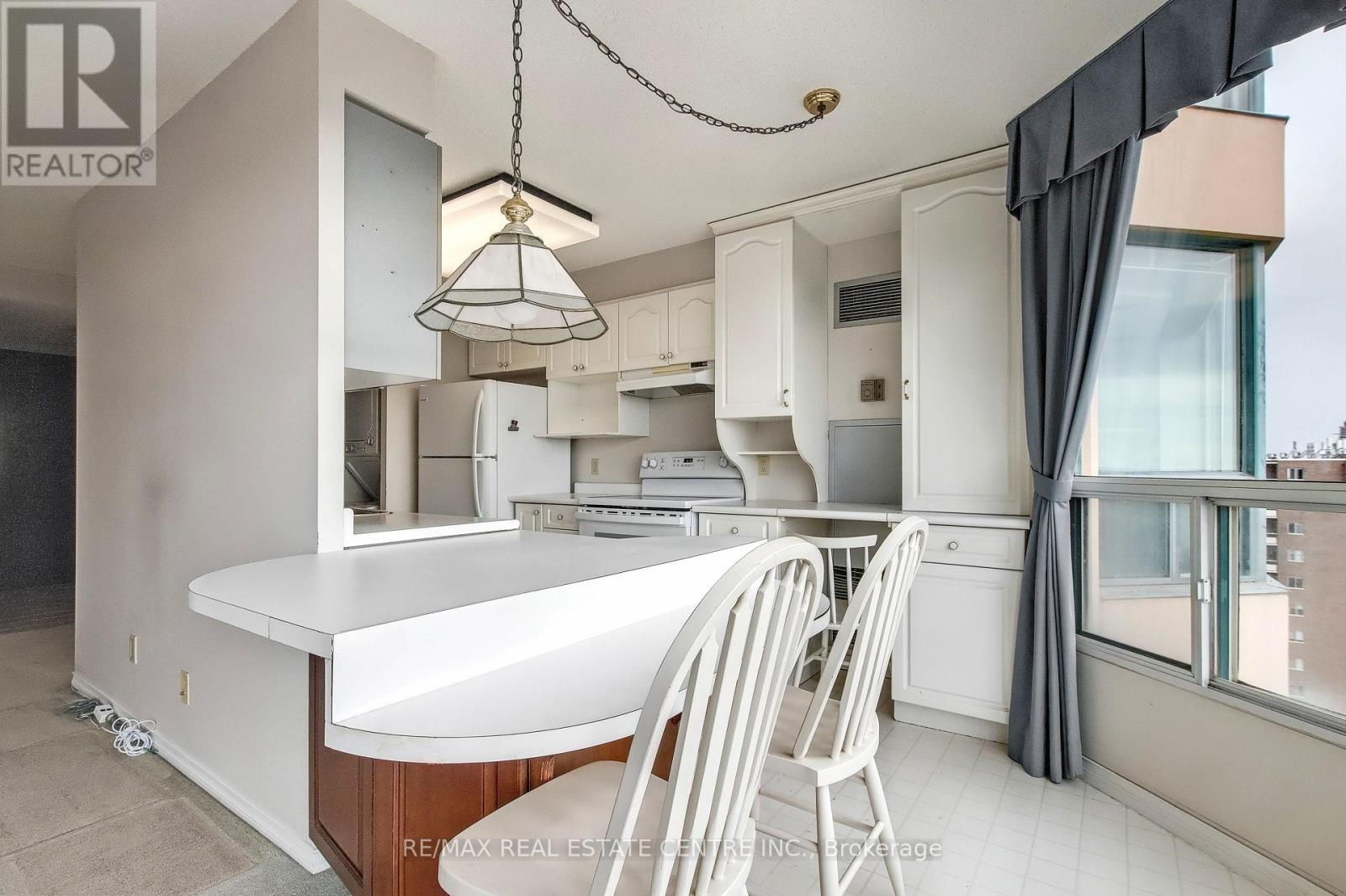 1109 - 100 Millside Drive, Milton, Ontario  L9T 5E2 - Photo 10 - W12544074