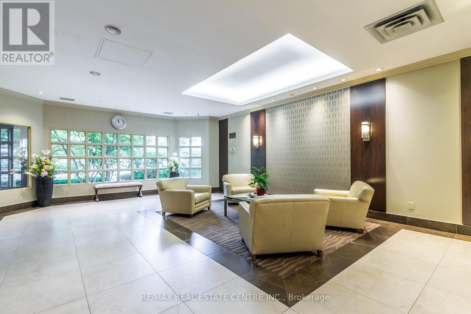 1109 - 100 Millside Drive, Milton, Ontario  L9T 5E2 - Photo 2 - W12544074