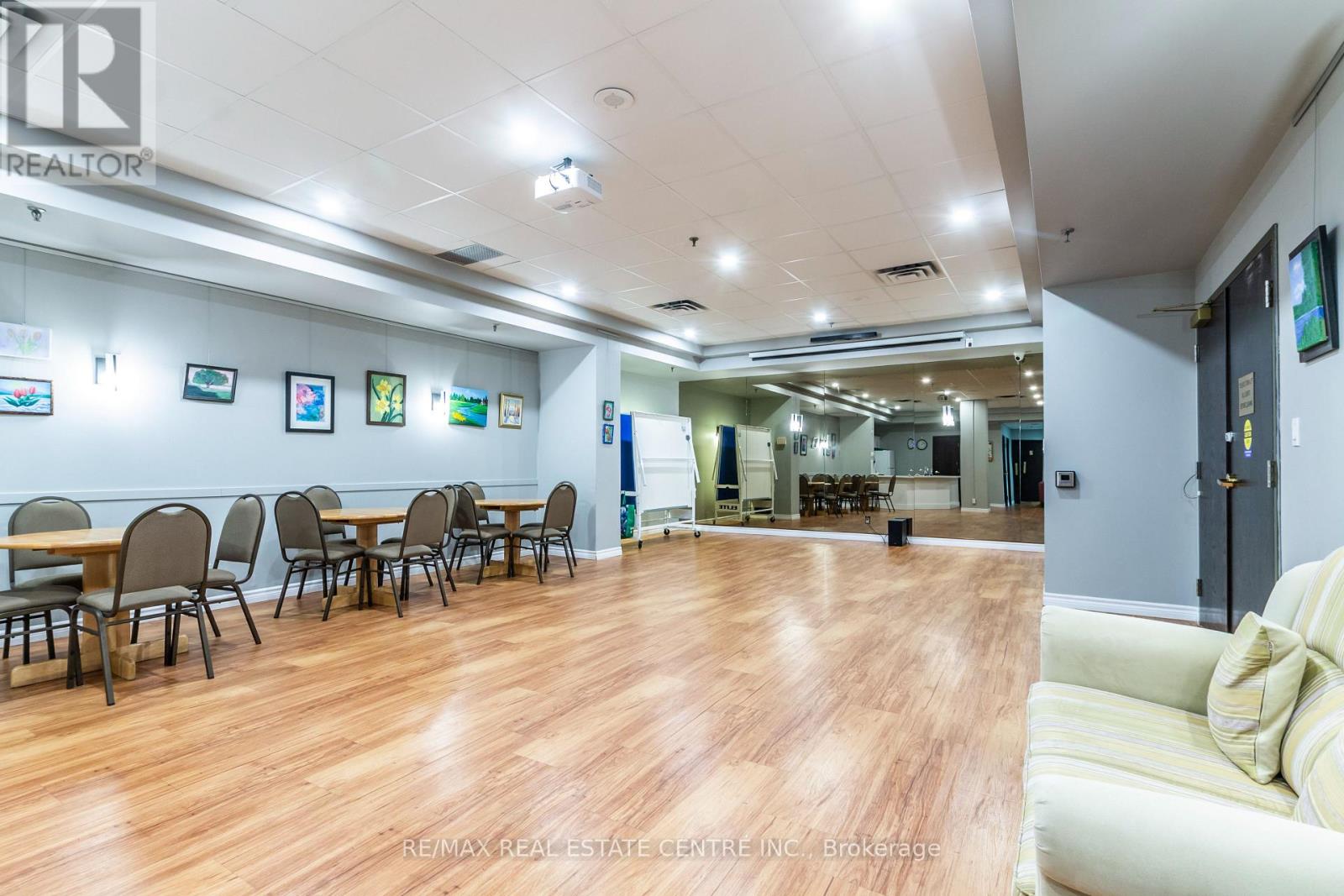 1109 - 100 Millside Drive, Milton, Ontario  L9T 5E2 - Photo 35 - W12544074