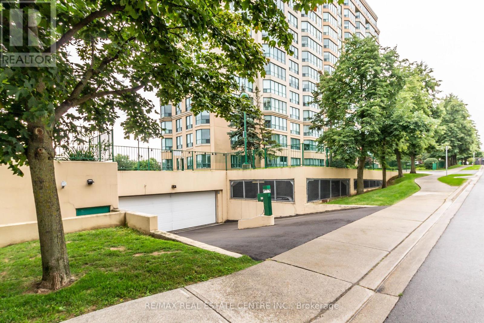 1109 - 100 Millside Drive, Milton, Ontario  L9T 5E2 - Photo 38 - W12544074