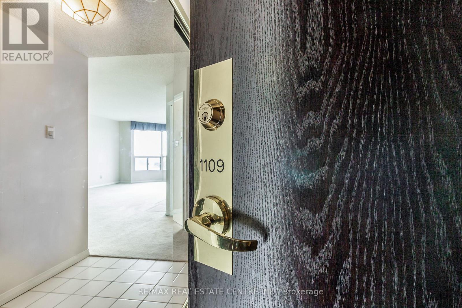 1109 - 100 Millside Drive, Milton, Ontario  L9T 5E2 - Photo 4 - W12544074