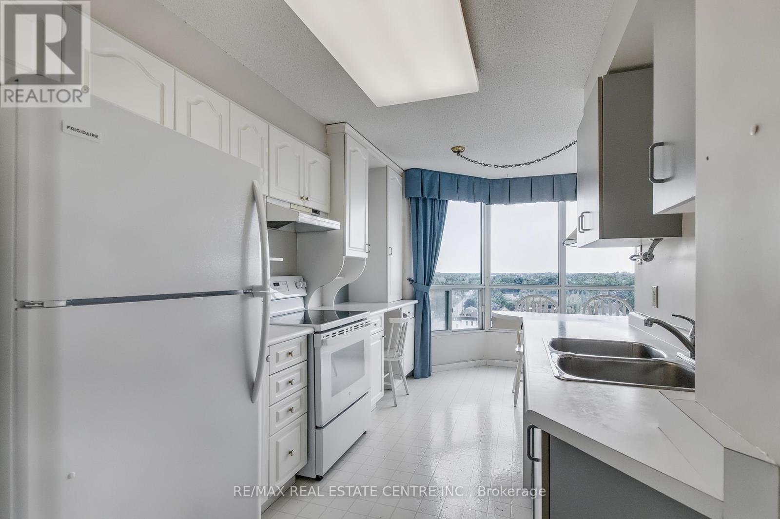 1109 - 100 Millside Drive, Milton, Ontario  L9T 5E2 - Photo 6 - W12544074