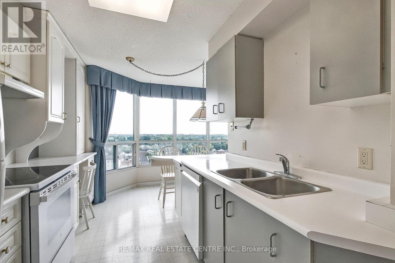 1109 - 100 Millside Drive, Milton, Ontario  L9T 5E2 - Photo 7 - W12544074