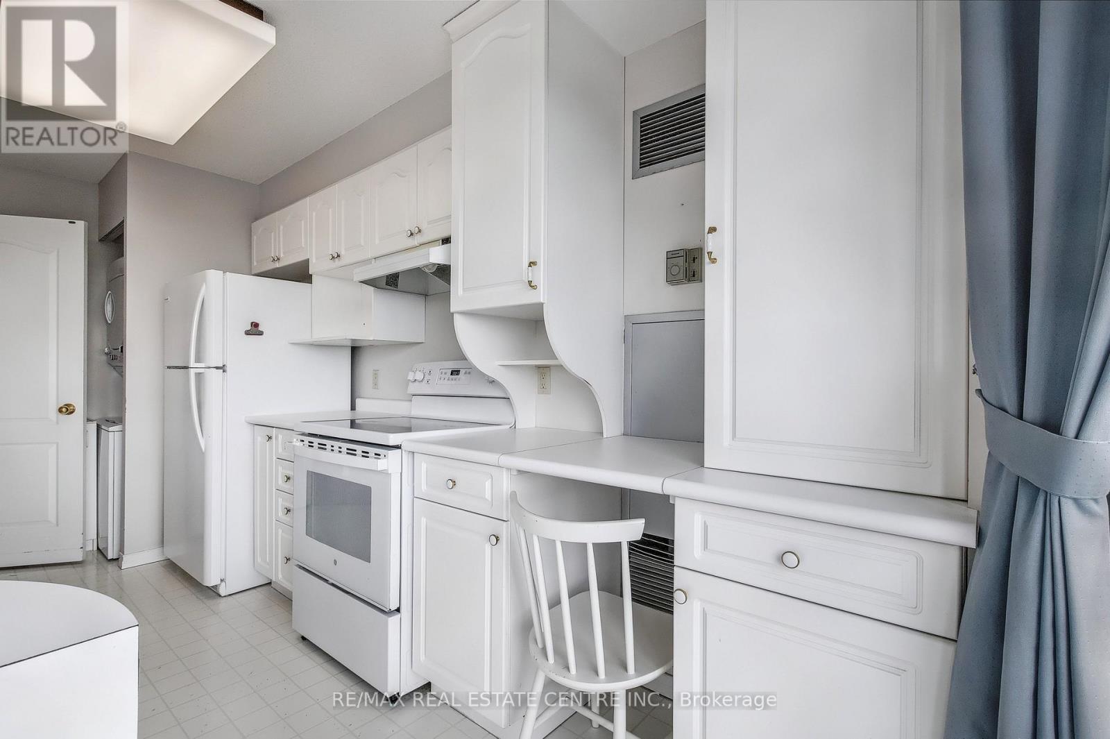 1109 - 100 Millside Drive, Milton, Ontario  L9T 5E2 - Photo 9 - W12544074