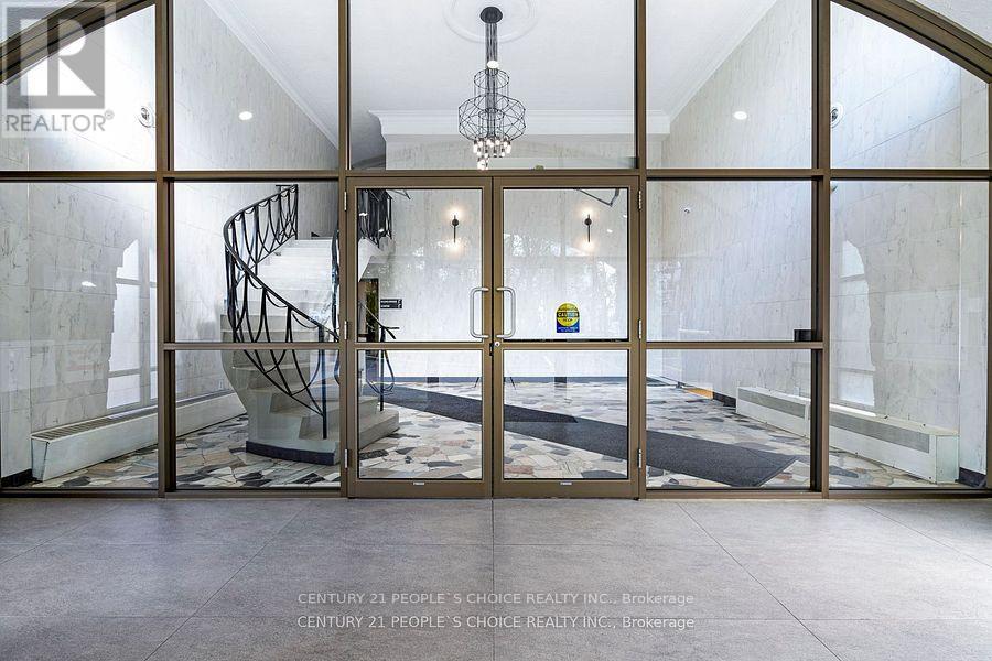 307 - 30 Speers Road, Oakville, Ontario  L6K 2E4 - Photo 4 - W12544076