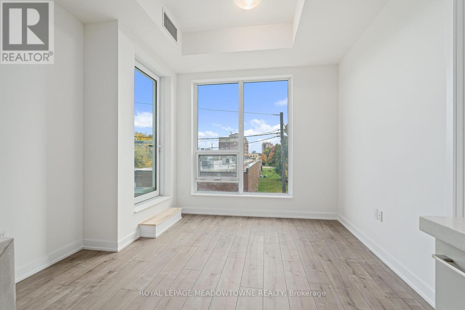 218 - 500 Plains Road, Burlington, Ontario  L7T 2E1 - Photo 10 - W12544092