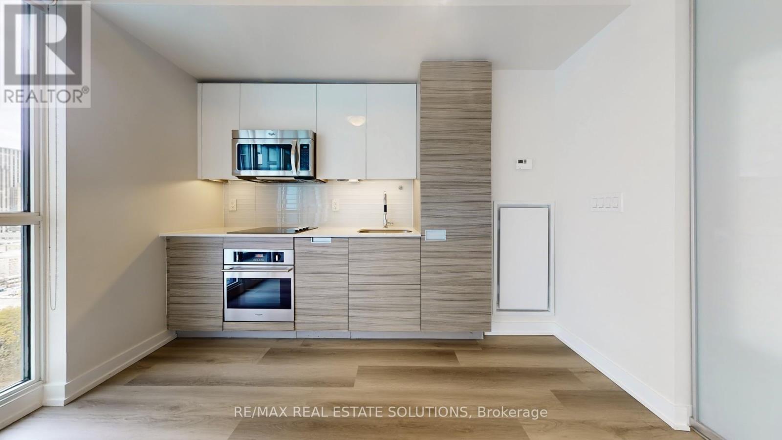 1303 - 210 Simcoe Street, Toronto, Ontario  M5T 0A9 - Photo 4 - C12445171