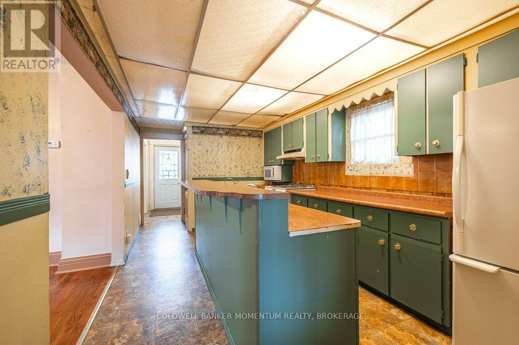 51 Sixth Street, Welland, Ontario  L3B 5A7 - Photo 12 - X12544146