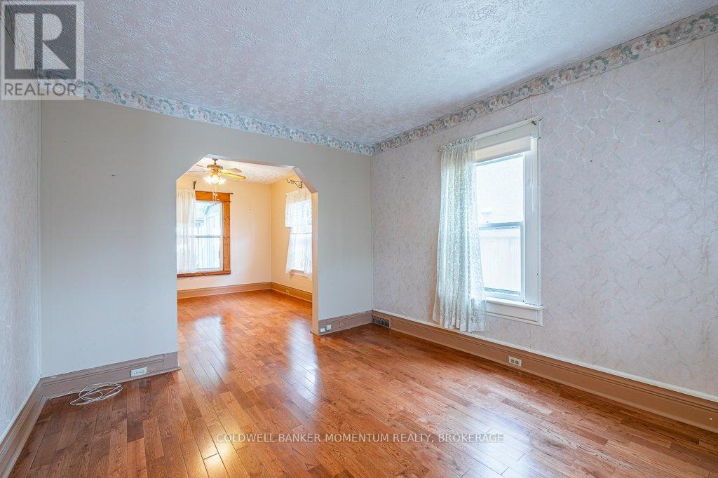 51 Sixth Street, Welland, Ontario  L3B 5A7 - Photo 6 - X12544146