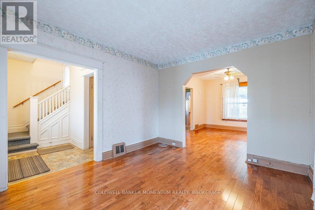 51 Sixth Street, Welland, Ontario  L3B 5A7 - Photo 7 - X12544146