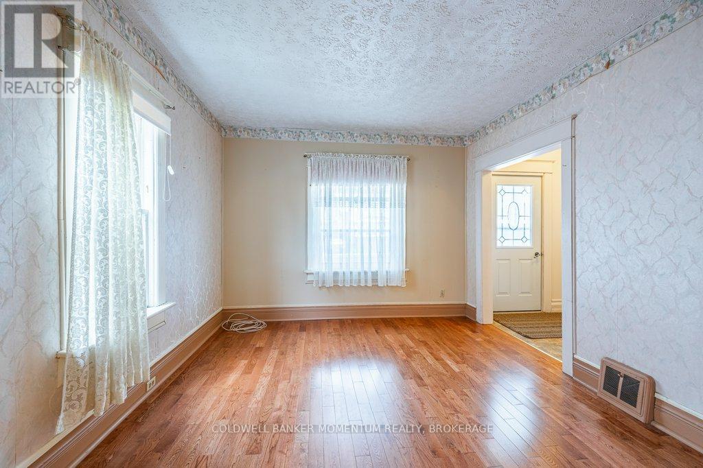 51 Sixth Street, Welland, Ontario  L3B 5A7 - Photo 8 - X12544146