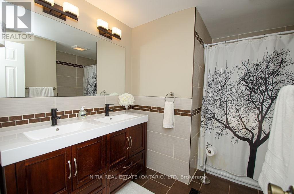 15 Balcarres Road, London North, Ontario  N5X 2H5 - Photo 16 - X12544114