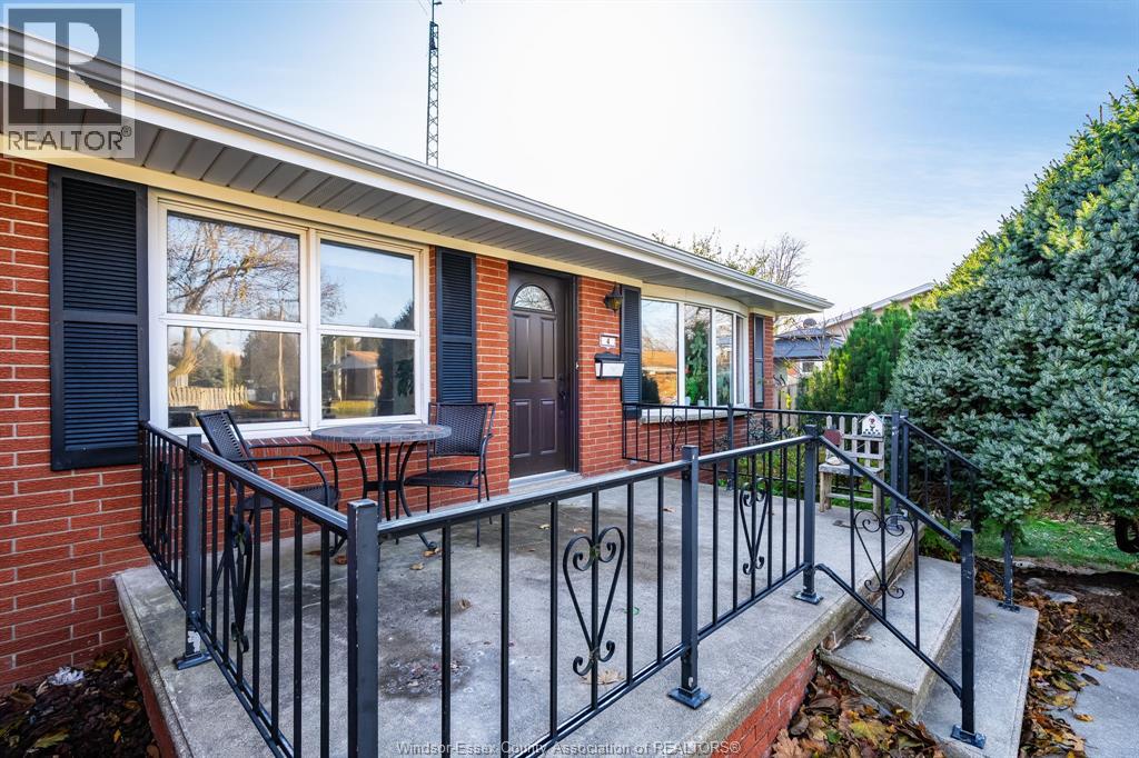 4 Hyatt Cres, Leamington, Ontario  N8H 1Z6 - Photo 2 - 25028732