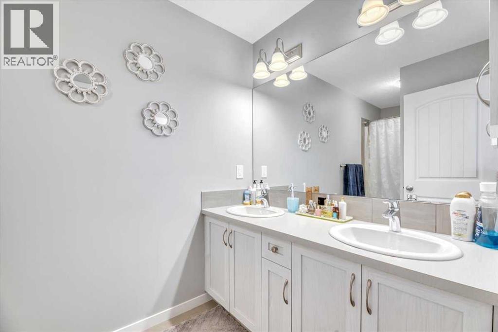 21 Juniper Street, Okotoks, Alberta  T1S 5S2 - Photo 6 - A2262237