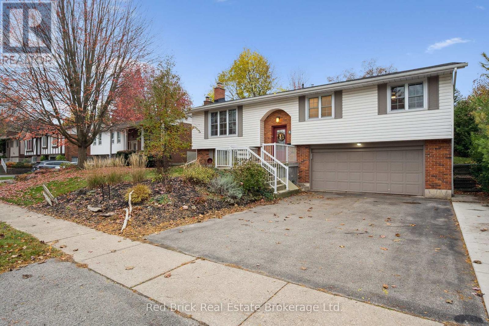 54 Sherwood Drive W, Guelph, Ontario  N1E 1R6 - Photo 2 - X12544162