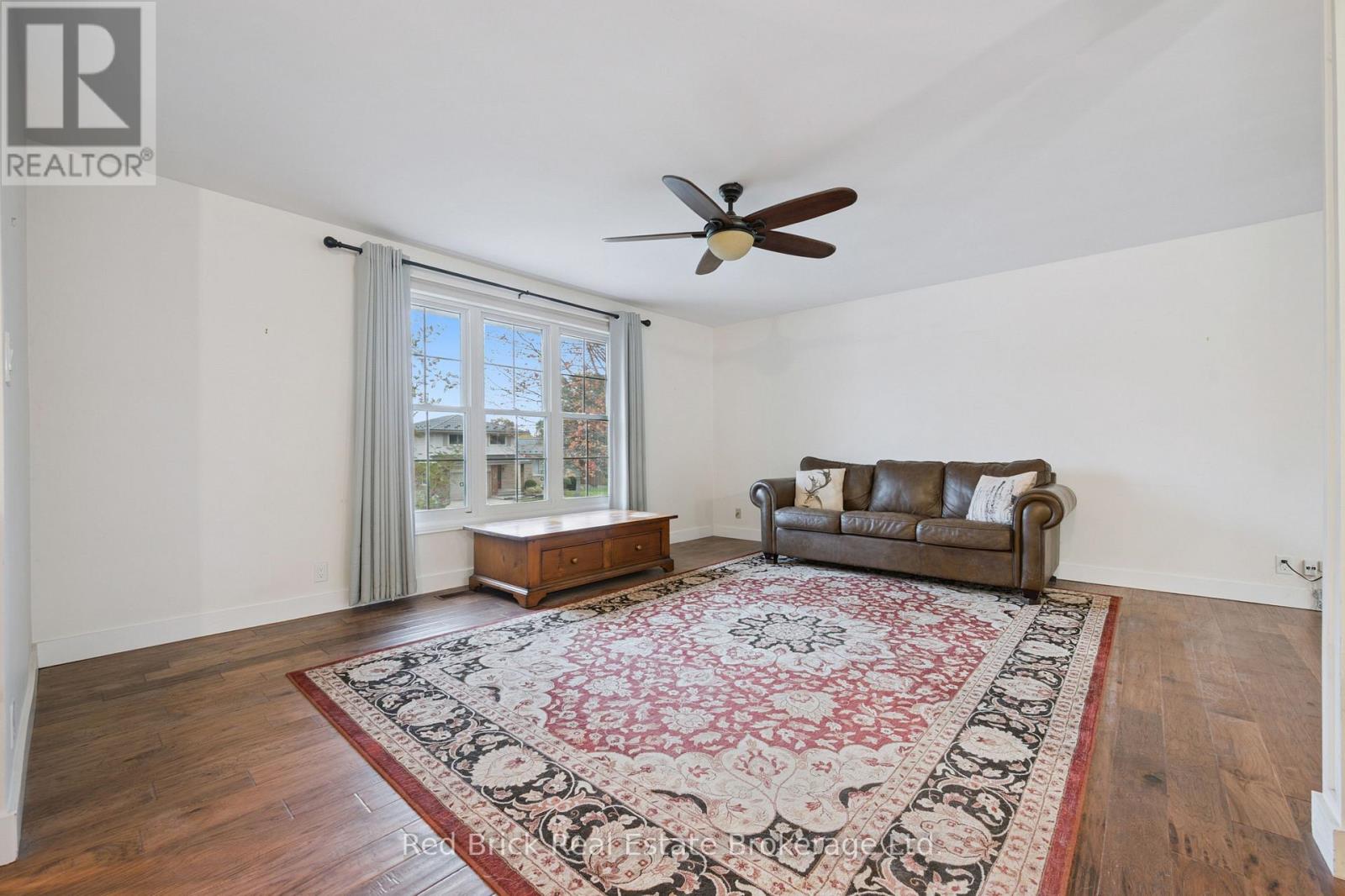 54 Sherwood Drive W, Guelph, Ontario  N1E 1R6 - Photo 8 - X12544162