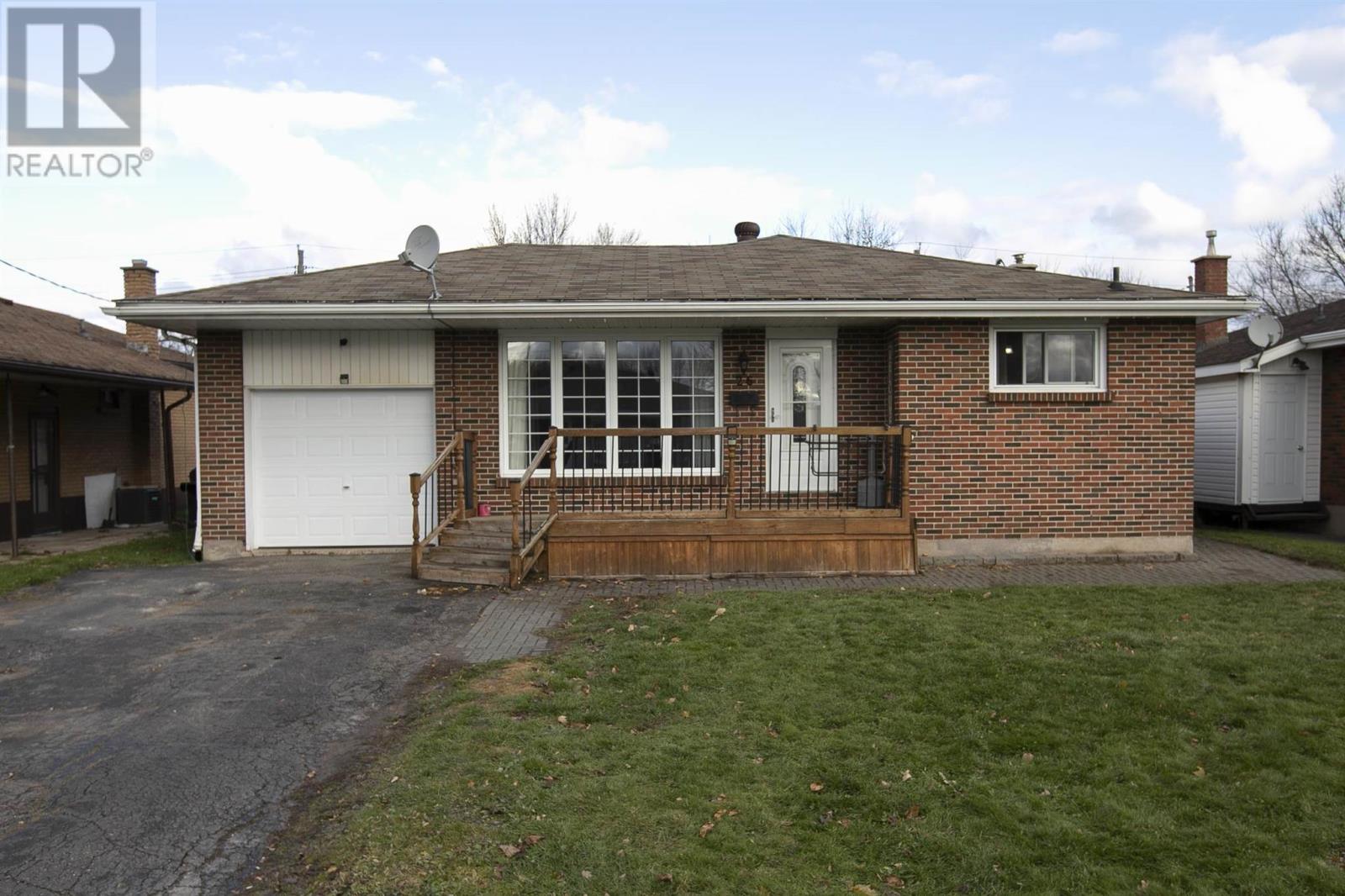 26 Digby Cres, Sault Ste. Marie, Ontario P6C 2R7 - Photo 2 - SM253264