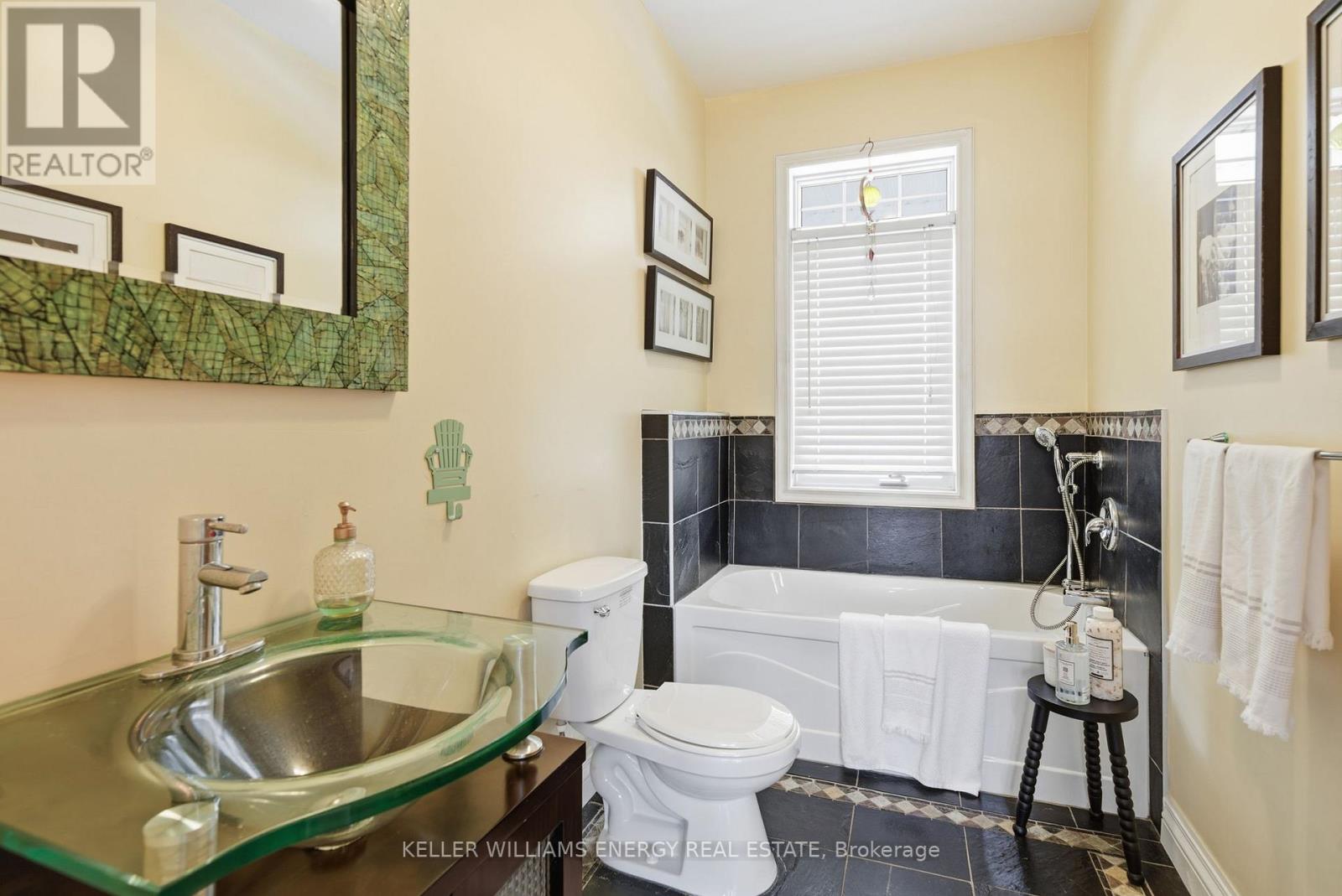 7 Peninsula Drive, Kawartha Lakes, Ontario  K9J 6X3 - Photo 19 - X12542164