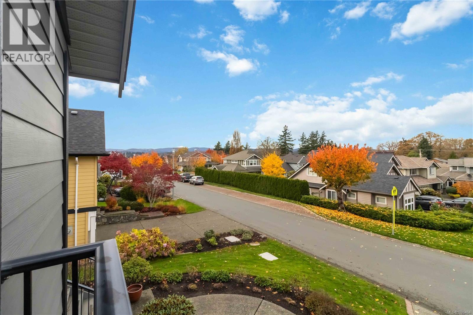 805 Rogers Way, Saanich, British Columbia  V8X 5L1 - Photo 37 - 1020404