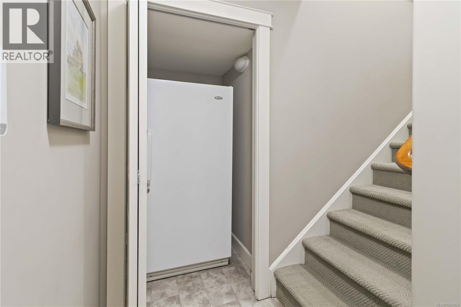 805 Rogers Way, Saanich, British Columbia  V8X 5L1 - Photo 45 - 1020404