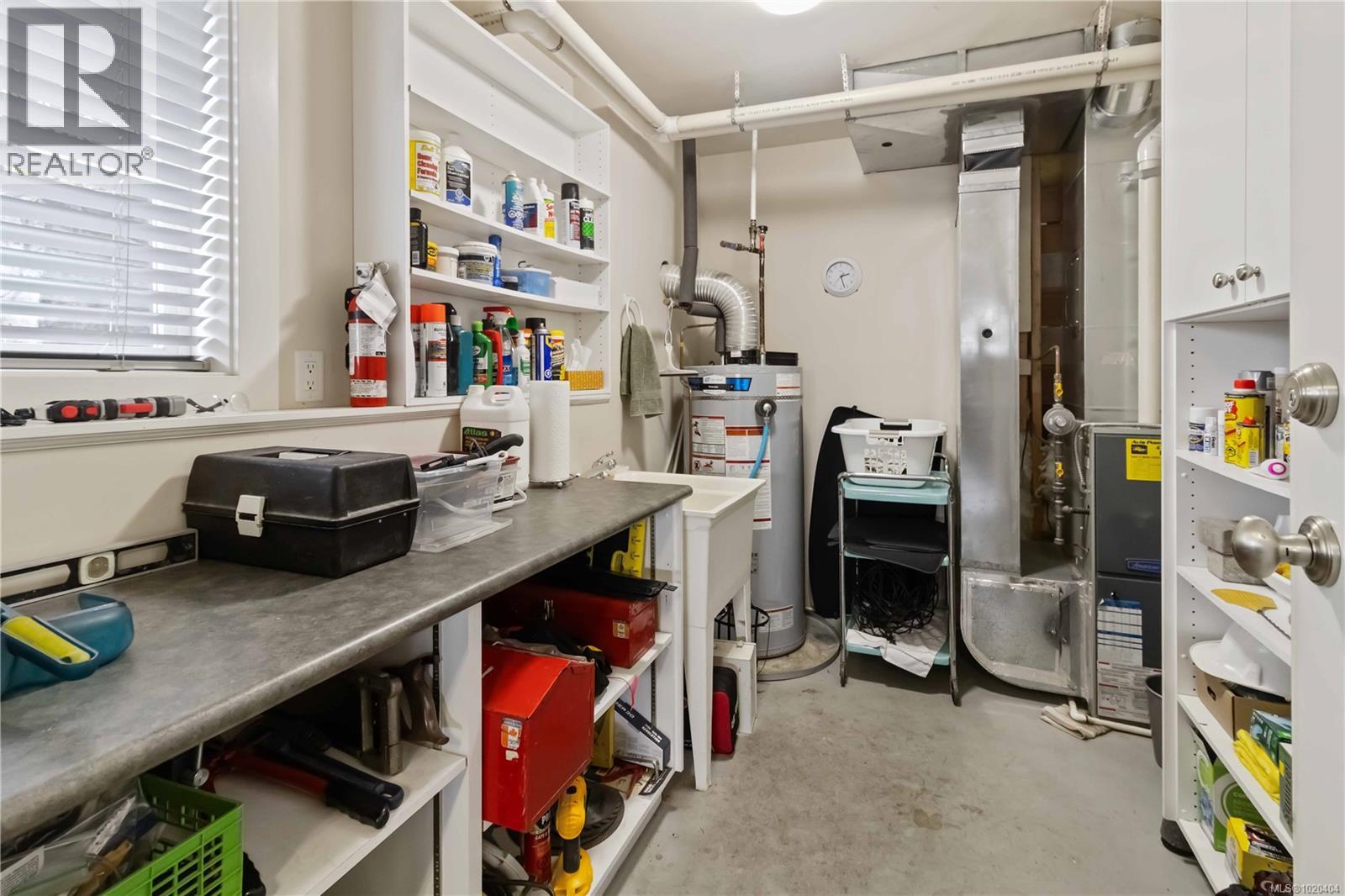 805 Rogers Way, Saanich, British Columbia  V8X 5L1 - Photo 49 - 1020404