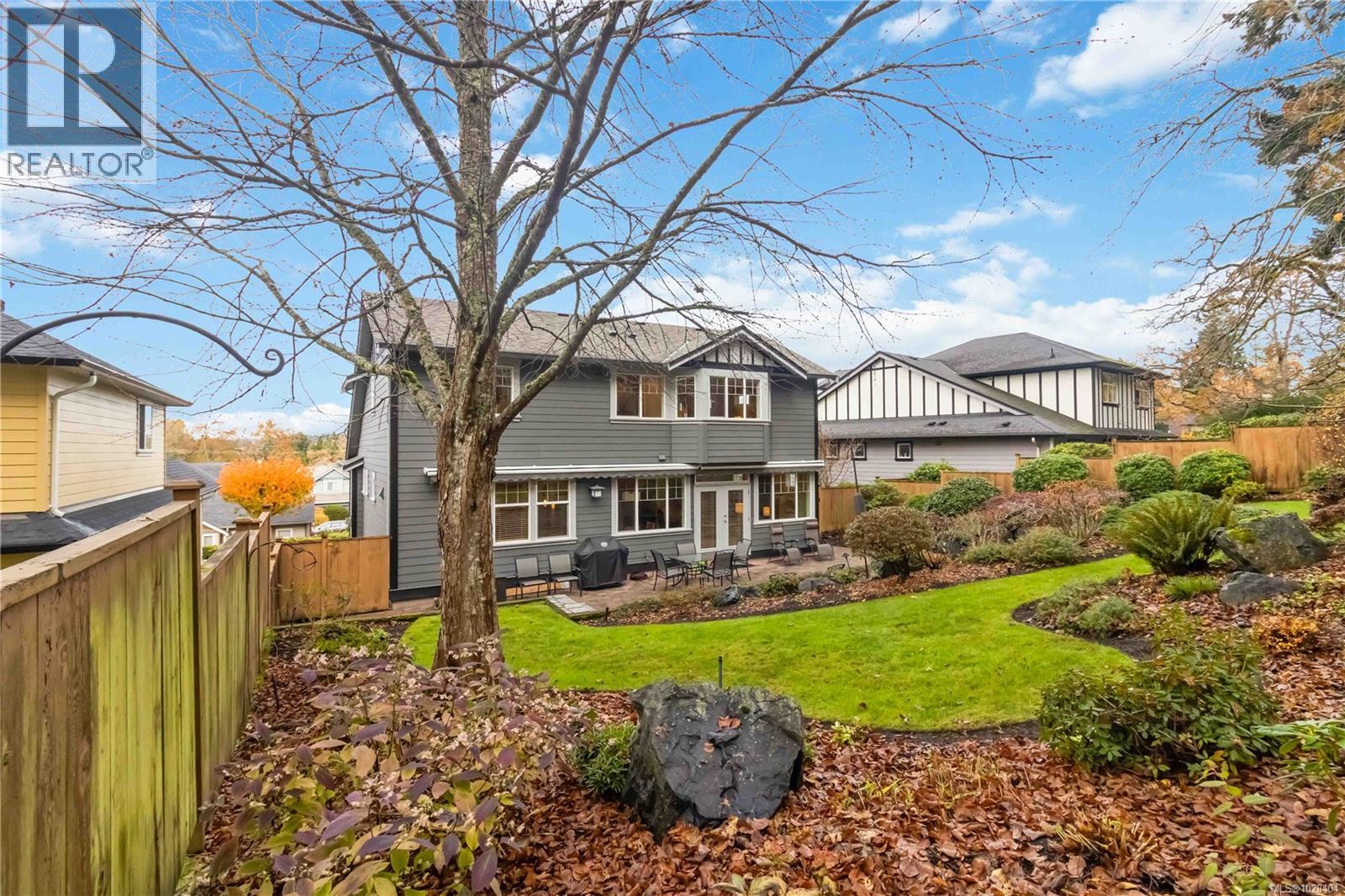 805 Rogers Way, Saanich, British Columbia  V8X 5L1 - Photo 5 - 1020404