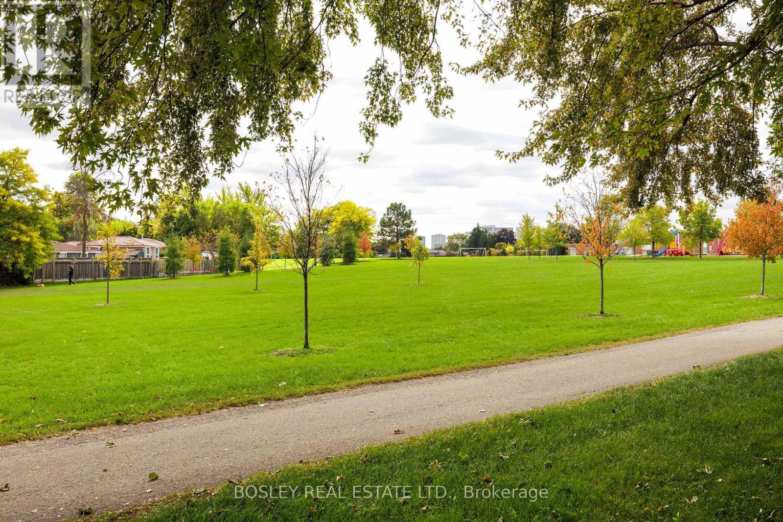 16 Grand River Court, Brampton, Ontario  L6S 2J8 - Photo 39 - W12542004