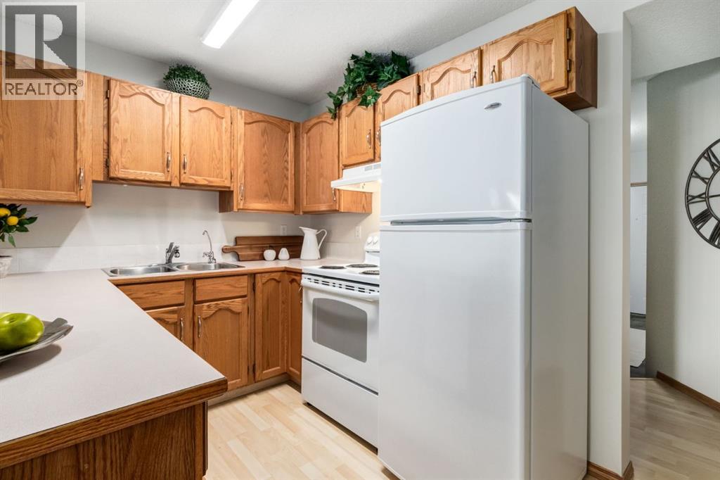 12 Millrise Green Sw, Calgary, Alberta  T2Y 3E8 - Photo 7 - A2267630