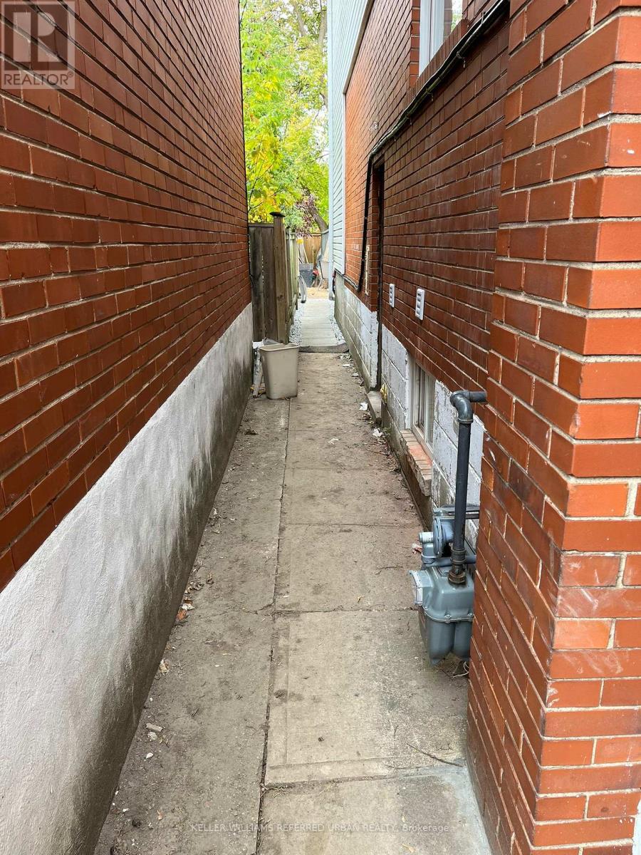 1 - 98 Frontenac Avenue, Toronto, Ontario  M5N 1Z9 - Photo 4 - C12544154